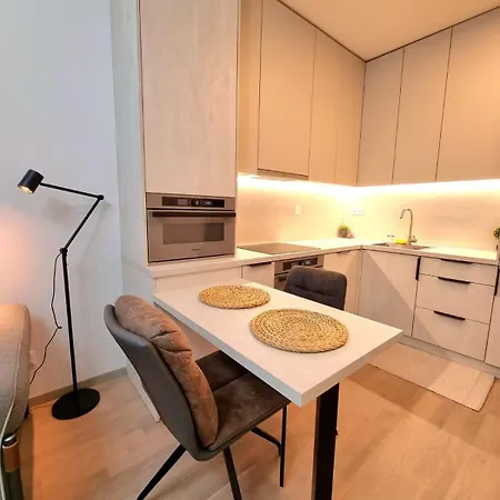 Metropolis Prime With Free Parking דירה *