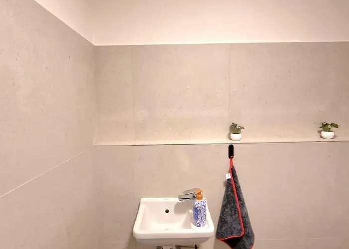 Metropolis Prime With Free Parking דירה