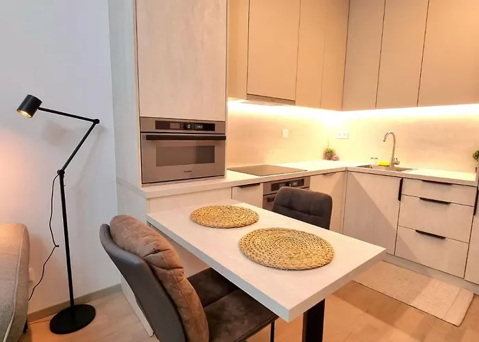 Metropolis Prime With Free Parking דירה *