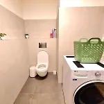 Metropolis Prime With Free Parking Apartment